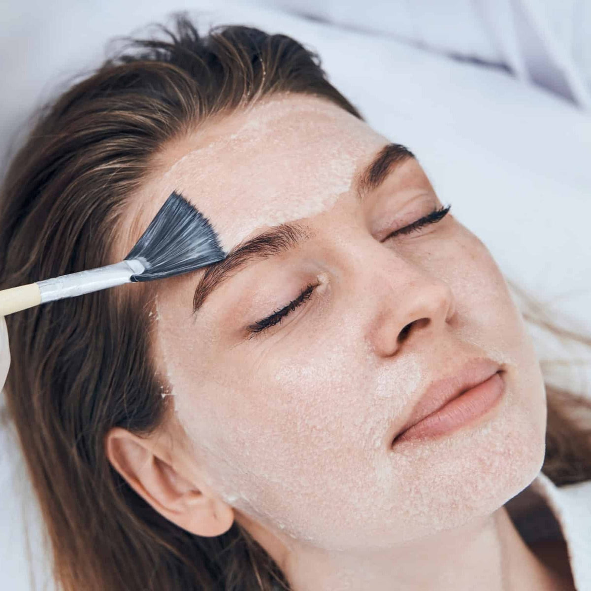 Peeling Visage : Qu’est-ce que c’est ? Bienfaits & Déroulement Complet Image